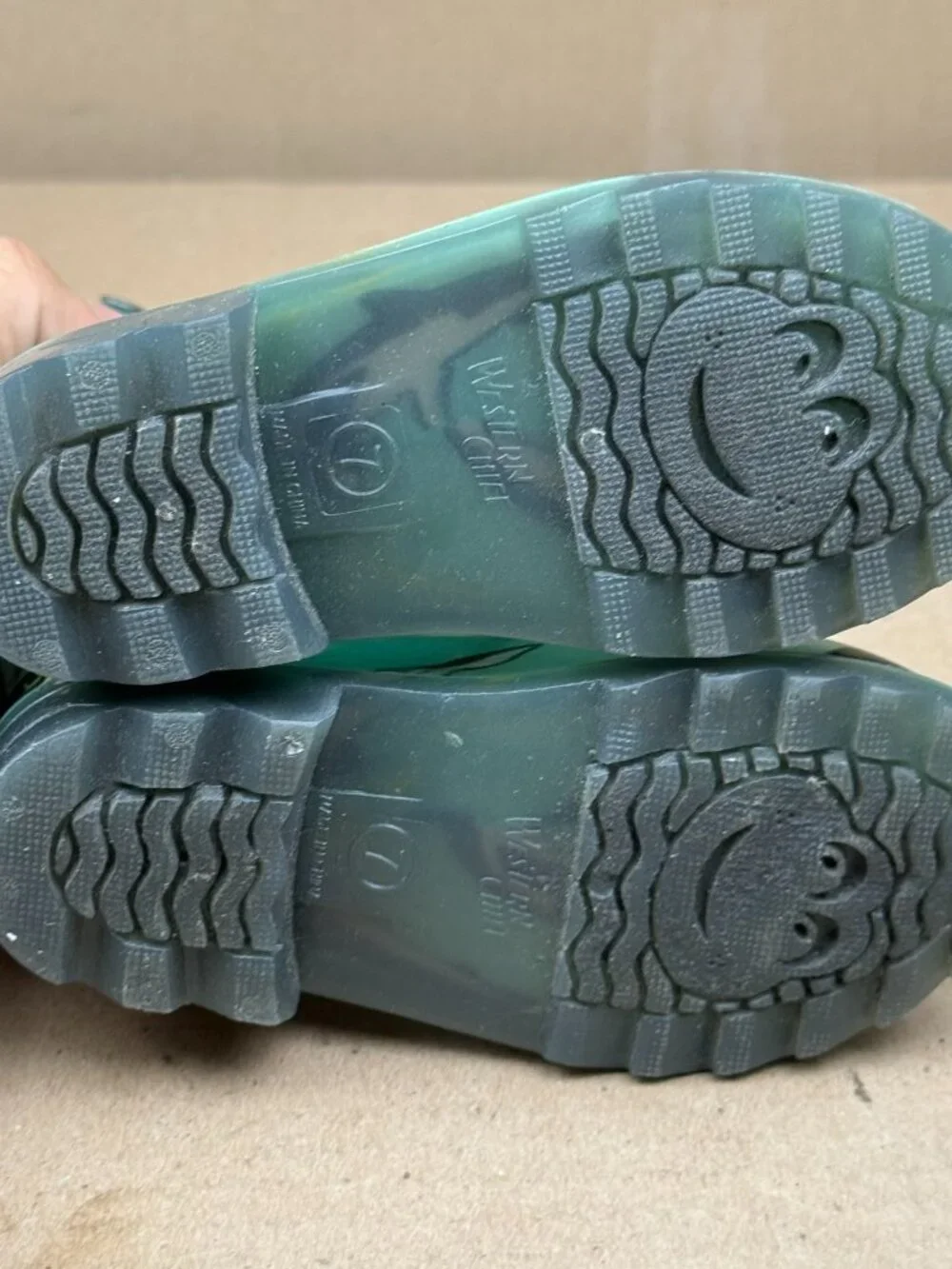 Western Chief Boys Shark Light In Heels Size 7 Green Pull-On Waterproof